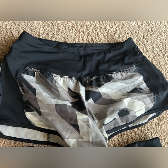 Lot of 8 pairs Nike Dri Fit shorts. I also threw in 3 Nike Dri fit tank tops XS - Picture 5 of 10